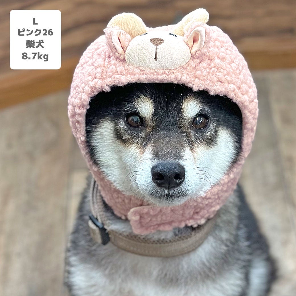 柴犬8.7kg(首32/胴52/丈37cm)のチョコプリンちゃんはピンク26のLを着用