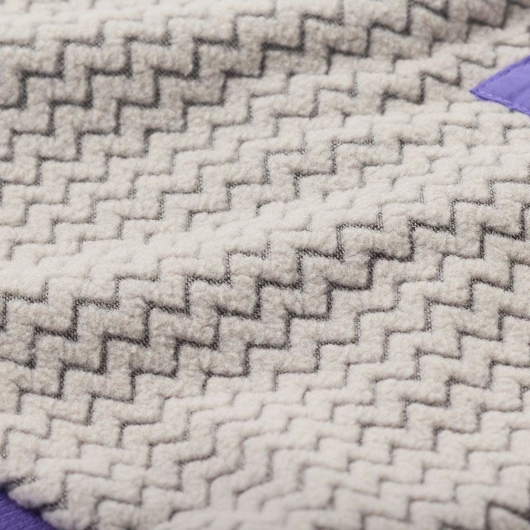 ジグザグ構造で仕上げた中空糸が温かさを閉じ込めながら余分な熱は発散します。