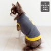 チワワ3.0kg(首21/胴36/丈33cm)のオリーブくんはチャコールのSを着用