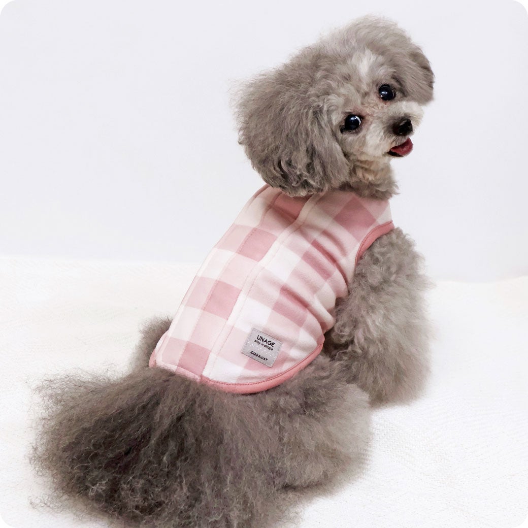 トイプー3.5kg(首19/胴32/丈24cm)のメルシーちゃんはチェックピンクのSを着用