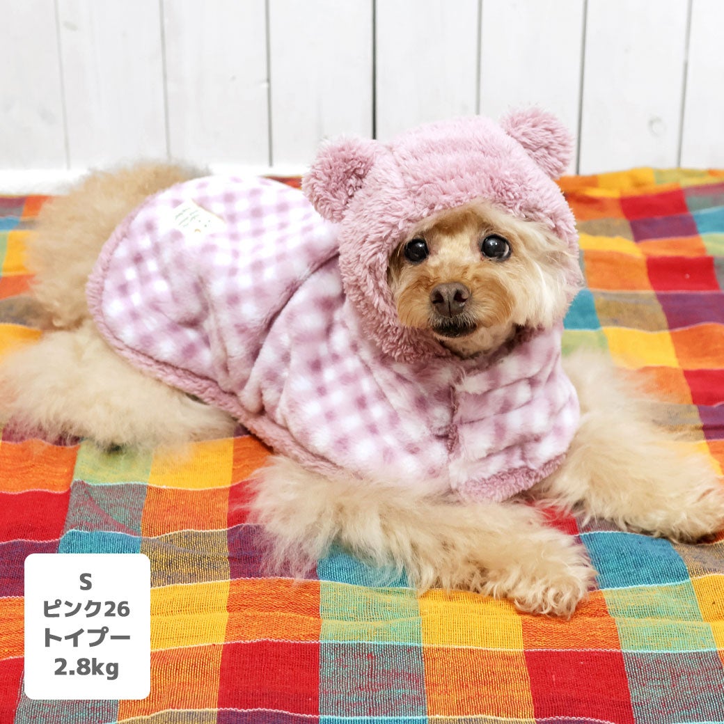 トイプー2.8kg(首20/胴33/丈25cm)のマイちゃんはピンク26のSを着用