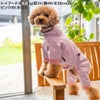 トイプードル4.5kg(首24/胴40/丈30cm)の里梨衣ちゃんはピンクのLを着用