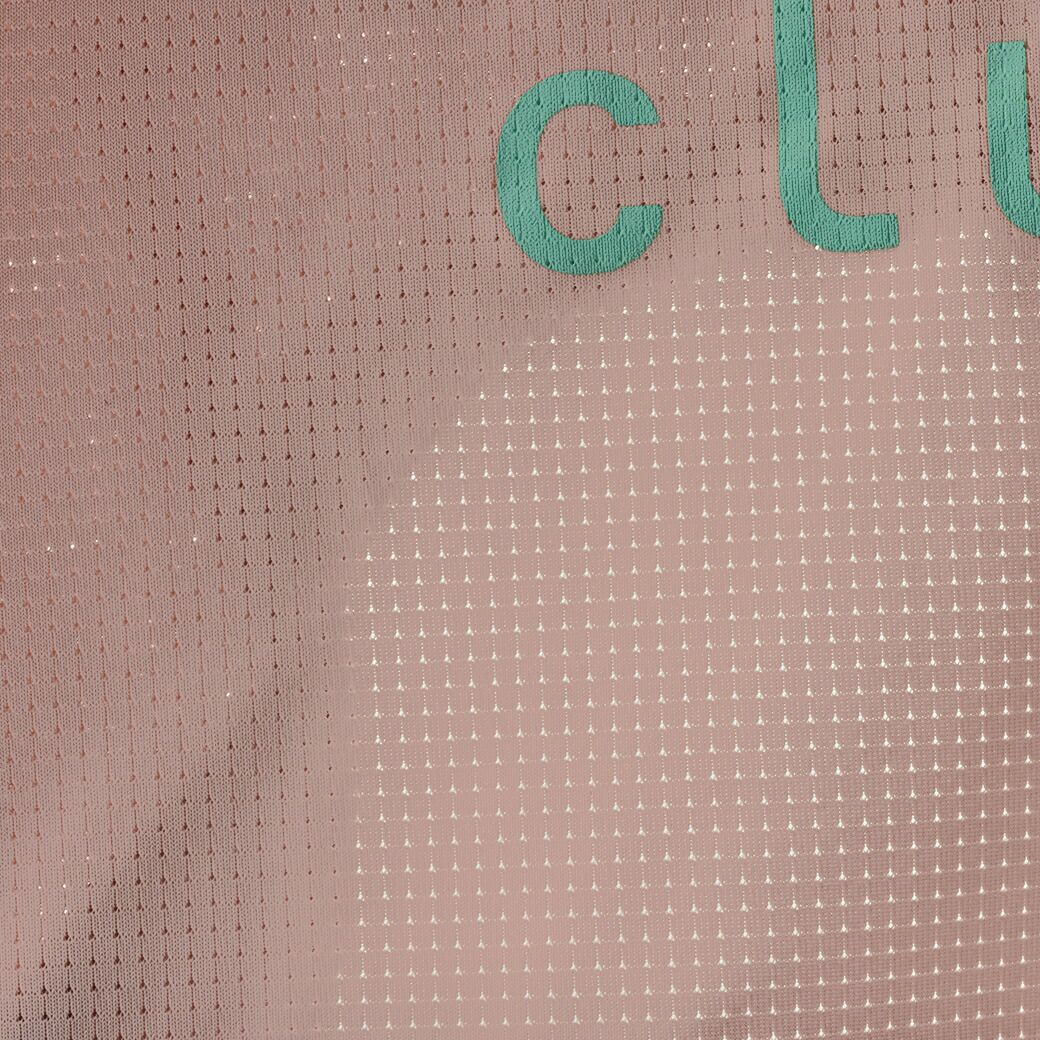 毛が付きにくくお手入れしやすいメッシュ素材