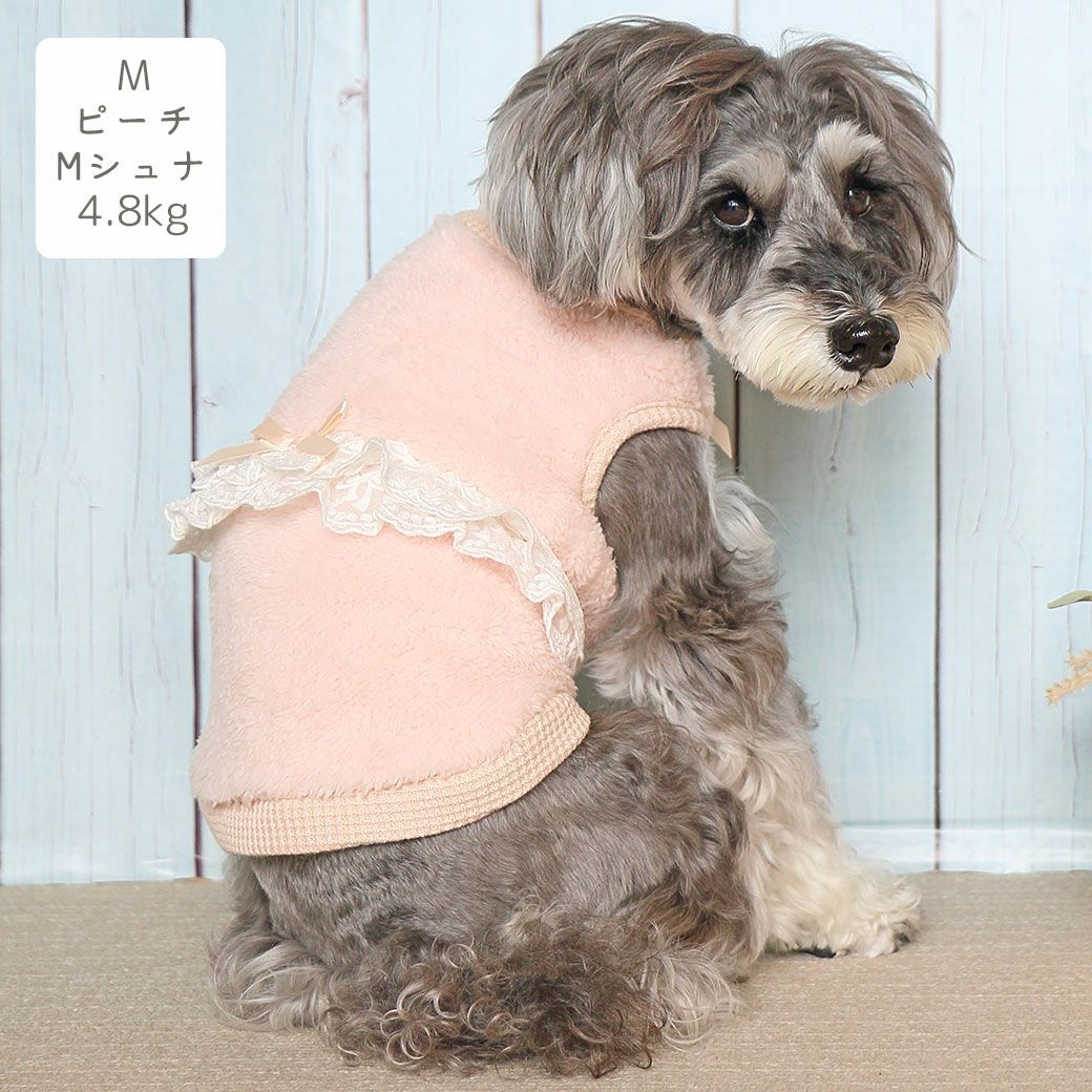 ミニチュアシュナウザー4.8kg(首22/胴39/丈29cm)のあろあちゃんはピーチのMを着用