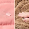 サラリとした柔らかい撥水素材