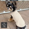 チワワ1.8kg(首19.5/胴27.5/丈22cm)のざらめちゃんはグレージュのXSを着用
